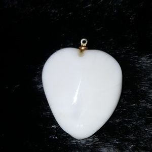 WHITE POLISHED STONE HEART‎ PENDANT
